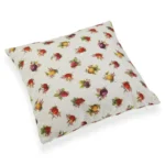 Coussin versa fraise polyester 15 x 45 x 45 cm_1061. DIAYTAR COTE D'IVOIRE - Là où Chaque Achat Contribue à un Rêve. Naviguez à travers notre boutique en ligne et soutenez des artisans talentueux tout en acquérant des trésors.
