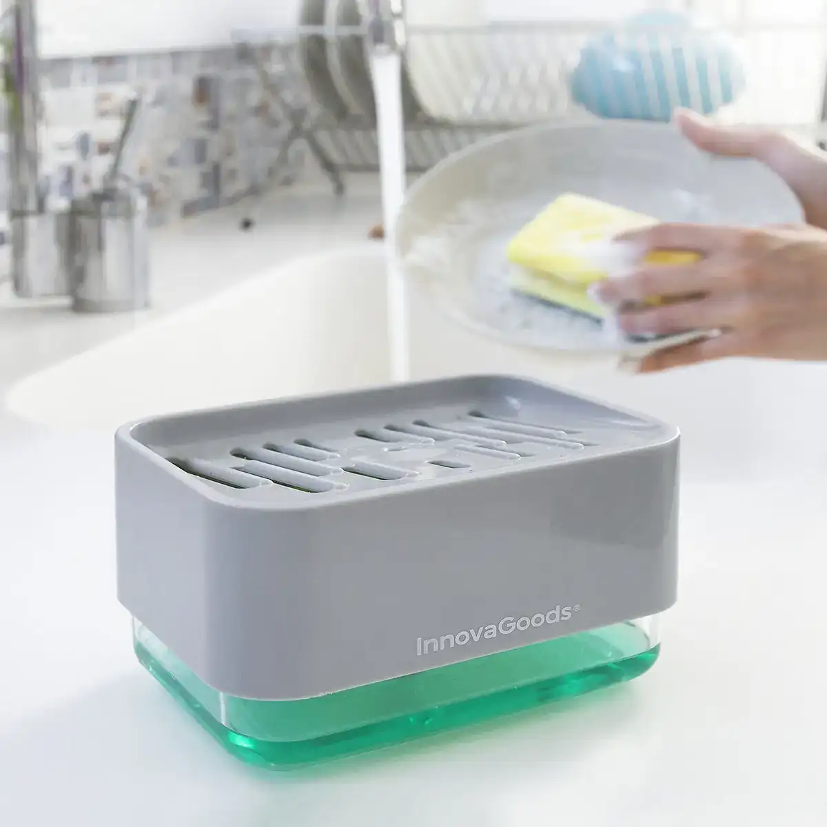 Distributeur de savon 2 en 1 pour e vier de cuisine pushoap innovagoods_7894. DIAYTAR COTE D'IVOIRE - Où Choisir est une Célébration de l'Artisanat Local. Découvrez notre boutique en ligne et choisissez des produits qui incarnent la passion des artisans sénégalais.