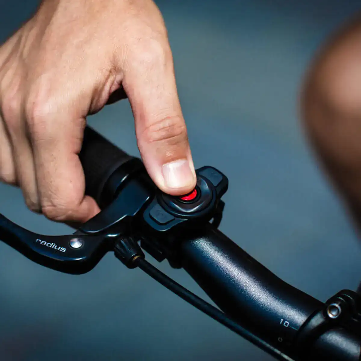 Housse pour trottinette e lectrique livall bh51m noir_3300. DIAYTAR COTE D'IVOIRE - L'Art du Shopping Facilité. Naviguez sur notre plateforme en ligne pour découvrir une expérience d'achat fluide et agréable, avec une gamme de produits adaptés à tous.