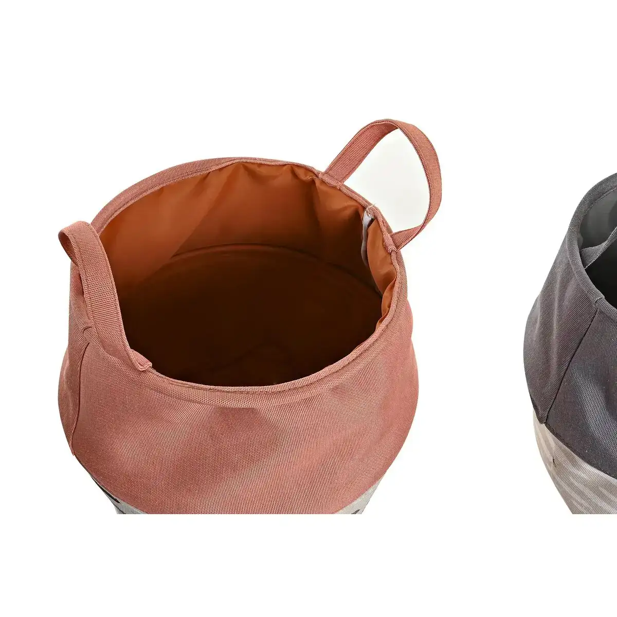 Panier a linge dkd home decor gris orange 28 x 28 x 30 cm 3 unite s_1753. DIAYTAR COTE D'IVOIRE - Où Chaque Achat Raconte une Histoire. Explorez notre boutique en ligne et créez votre propre narration à travers notre diversité de produits, chacun portant une signification unique.