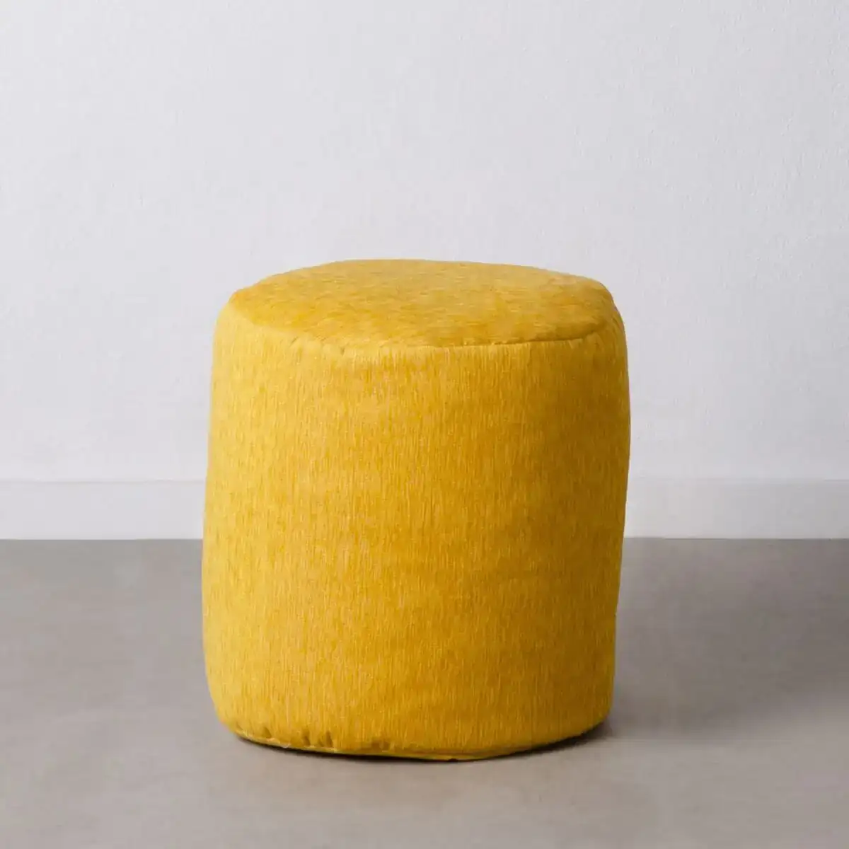 Pouf polyester 45 x 45 x 45 cm acrylique moutarde_7575. Découvrez DIAYTAR COTE D'IVOIRE - Votre Destination de Shopping Inspirée. Naviguez à travers nos offres variées et trouvez des articles qui reflètent votre personnalité et vos goûts.