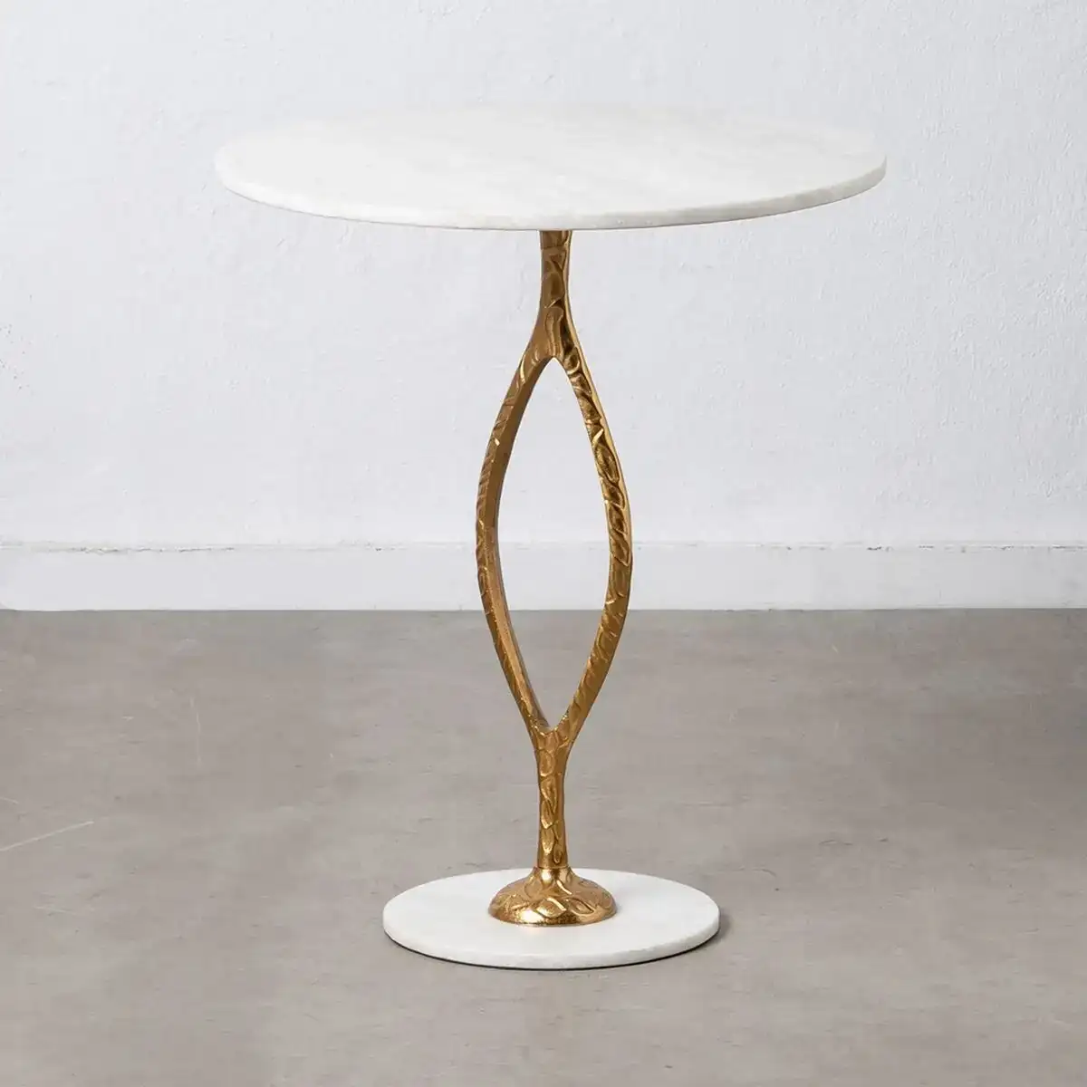 Table d appoint 60 x 60 x 71 cm me tal dore marbre blanc_6920. DIAYTAR COTE D'IVOIRE - Où Choisir est une Célébration de l'Artisanat. Explorez notre boutique en ligne et choisissez des articles qui incarnent l'art et le savoir-faire du Côte d'Ivoire.