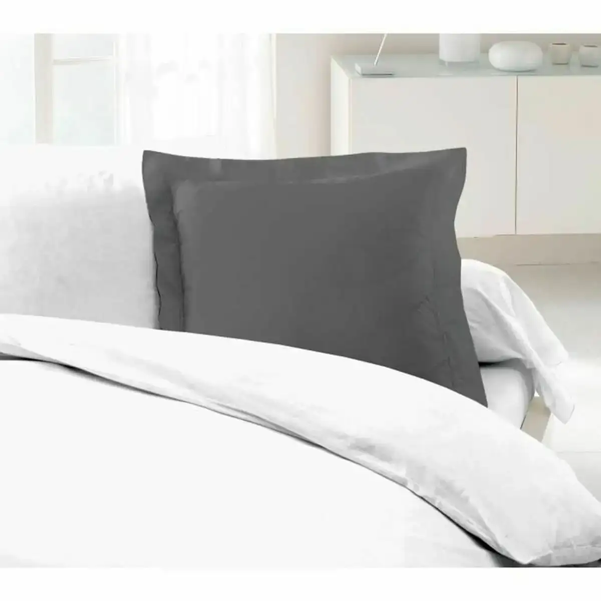 Taie d oreiller lovely home gris fonce 63 x 63 cm_4049. Bienvenue chez DIAYTAR COTE D'IVOIRE - Où Chaque Achat Fait une Différence. Découvrez notre gamme de produits qui reflètent l'engagement envers la qualité et le respect de l'environnement.