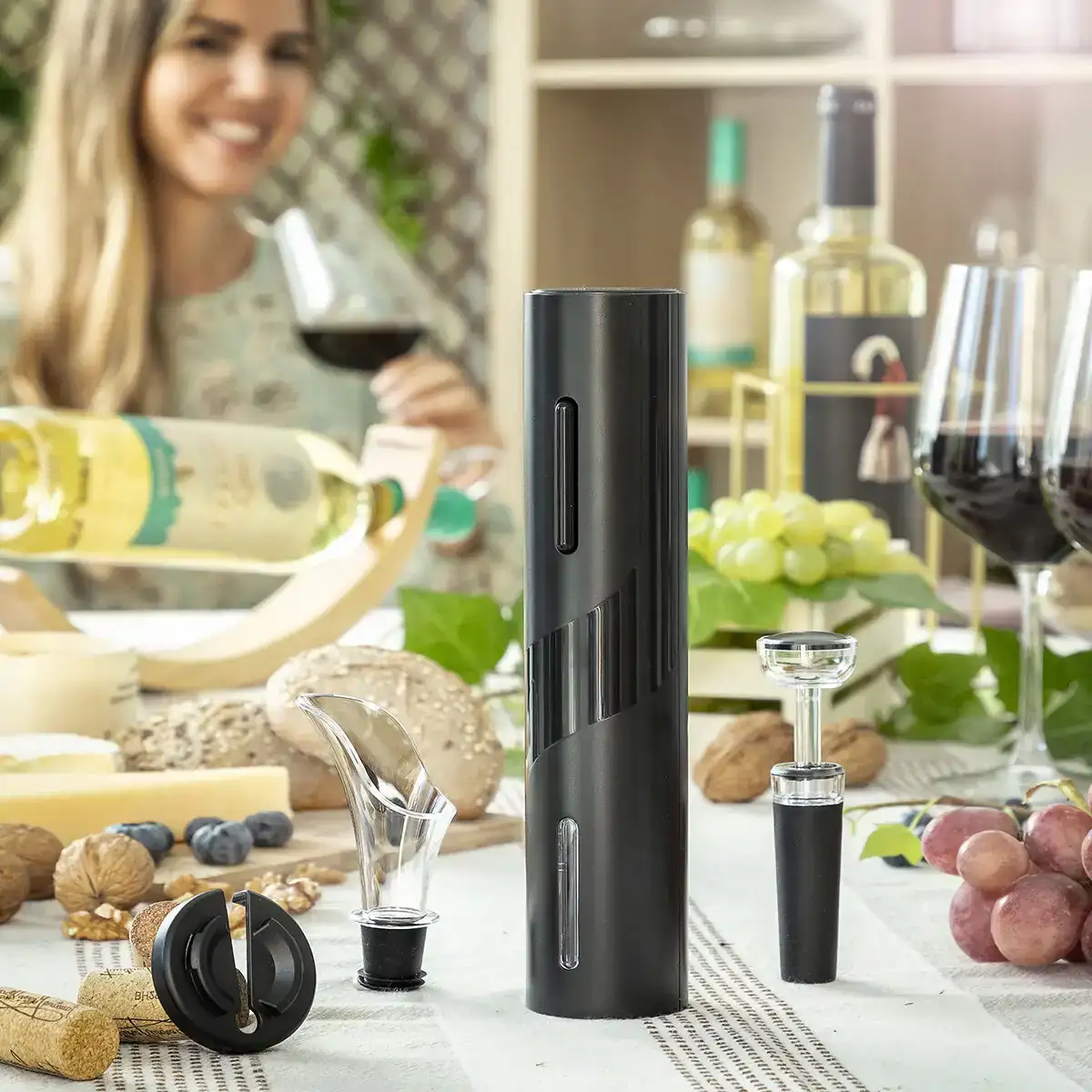 Tire bouchon e lectrique avec accessoires pour le bouchage du vin innovagoods_2255. DIAYTAR COTE D'IVOIRE - Votre Source d'Inspiration Shopping. Parcourez nos rayons et trouvez des articles qui vous inspirent, que ce soit pour votre style, votre maison ou votre vie quotidienne.