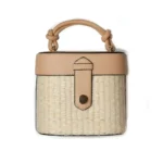 Sac a main femme leonore tu marron 19 x 18 x 12 cm _7574. DIAYTAR COTE D'IVOIRE - Là où Choisir est un Acte d'Amour pour la Culture Côte d'Ivoireaise. Explorez notre gamme et choisissez des produits qui célèbrent la richesse de notre patrimoine.