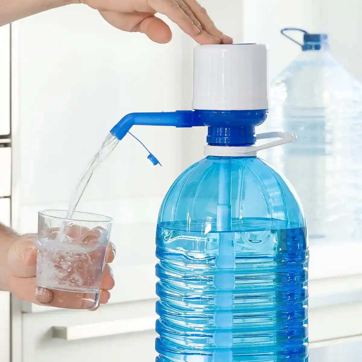 Distributeur d eau pour conteneurs xl watler innovagoods_1611. DIAYTAR COTE D'IVOIRE - Où Chaque Achat Raconte une Histoire. Parcourez notre boutique en ligne pour trouver des articles qui évoquent le savoir-faire et la tradition du Côte d'Ivoire.