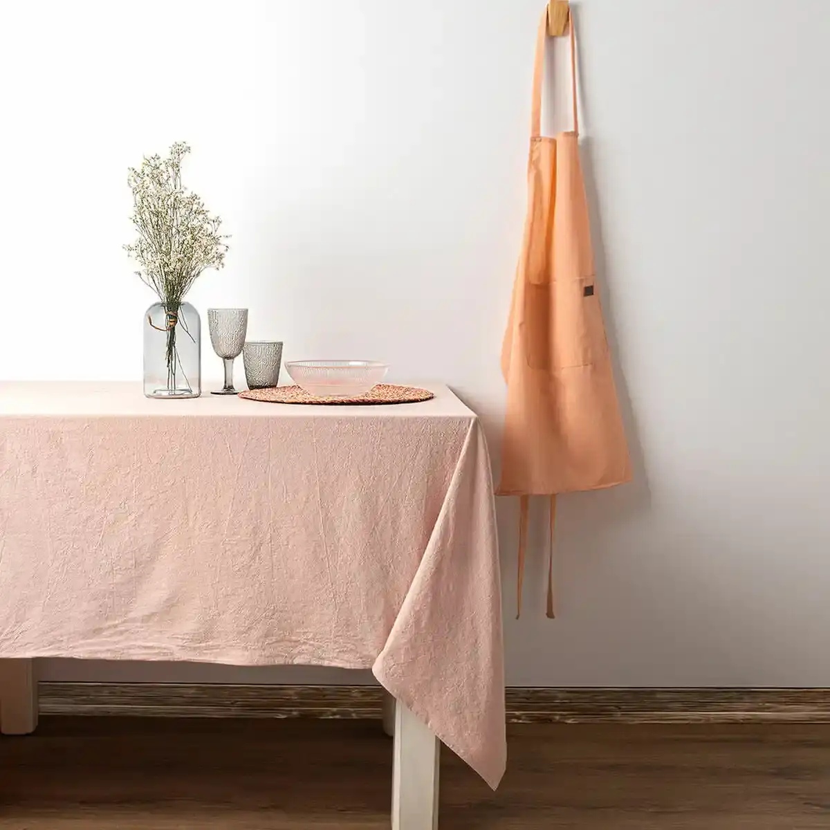 Nappe vinthera rose 135 x 240 cm _4024. Entrez dans le Monde Éclectique de DIAYTAR COTE D'IVOIRE. Explorez nos catégories et dénichez des trésors qui reflètent la richesse et l'authenticité du Côte d'Ivoire.