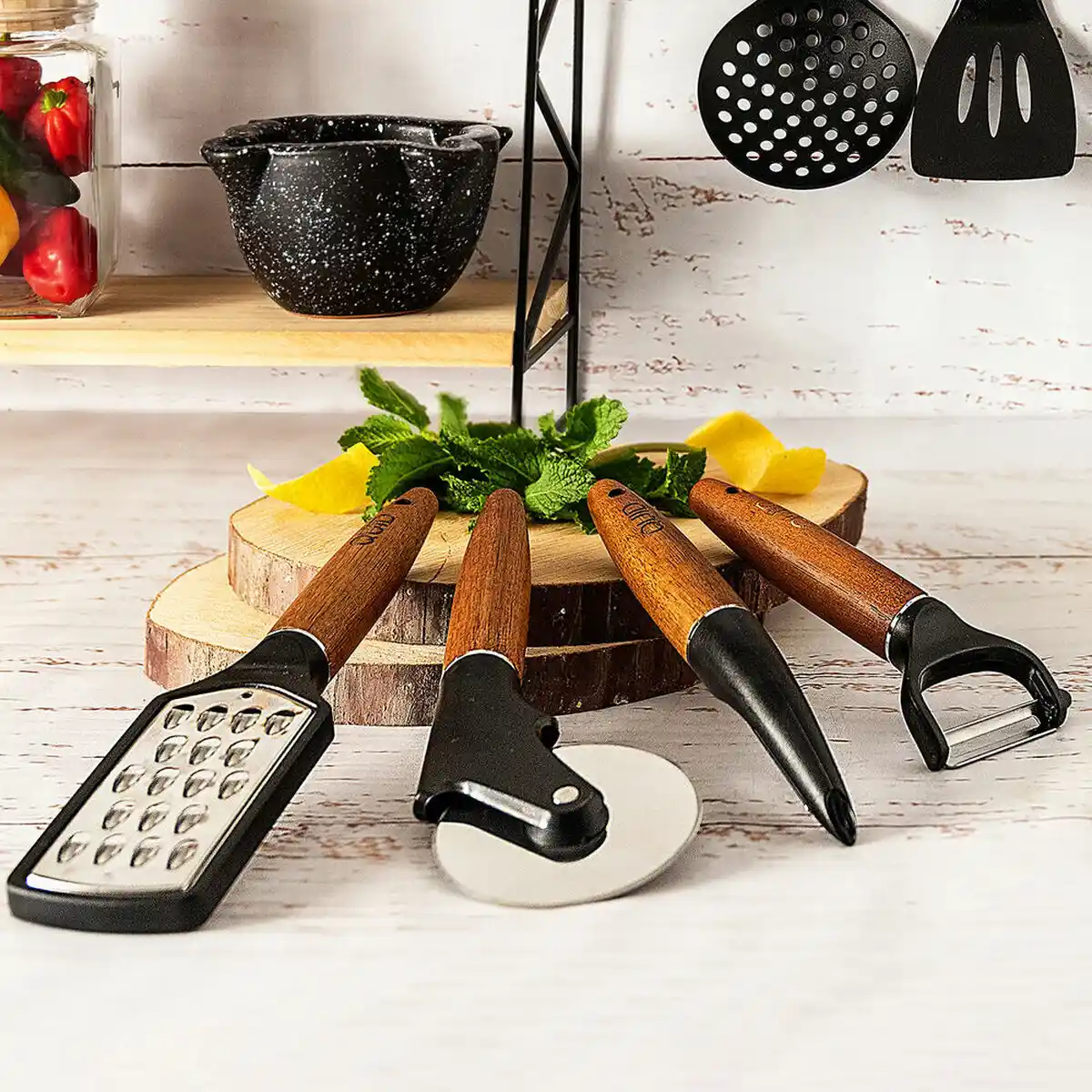 Eplucheur fruits et legumes quid metal noir 16 x 6 8 cm _1297. DIAYTAR COTE D'IVOIRE - Là où Choisir est un Acte d'Amour pour la Culture Côte d'Ivoireaise. Explorez notre gamme et choisissez des produits qui célèbrent la richesse de notre patrimoine.
