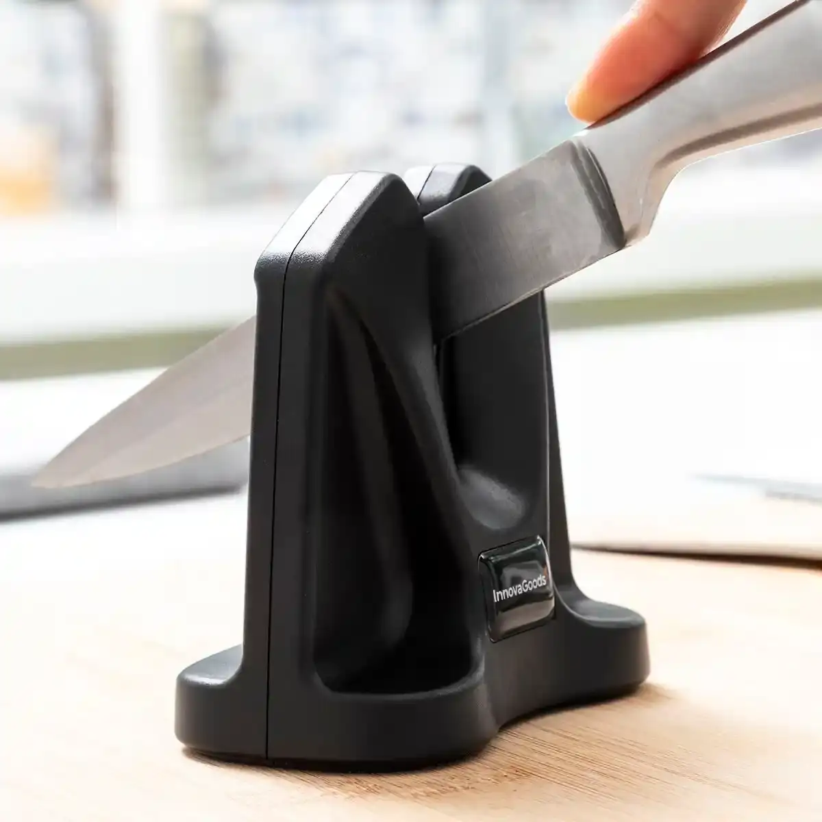 Aiguiseur de couteaux pro v sharvy innovagoods_7280. Plongez dans l'Univers de DIAYTAR COTE D'IVOIRE - Où la Qualité et la Diversité se rencontrent. Parcourez nos rayons virtuels pour trouver des produits répondant à tous les besoins, du confort de votre foyer.