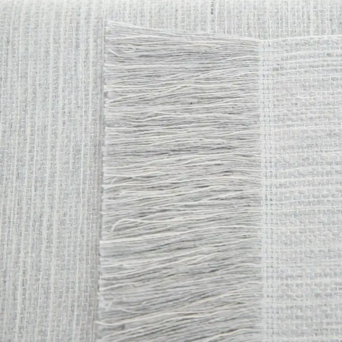 Nappe gris beige polyester 100 coton 150 x 200 cm_7128. Entrez dans l'Univers de DIAYTAR COTE D'IVOIRE - Votre Destination de Shopping Complète. Découvrez des produits qui reflètent la diversité et la richesse culturelle du Côte d'Ivoire, le tout à portée de clic.