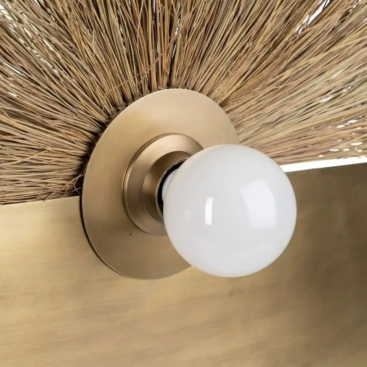 Applique 56 x 8 x 61 cm metal dore fibre naturelle_6675. Bienvenue sur DIAYTAR COTE D'IVOIRE - Là où Chaque Objet a une Âme. Plongez dans notre catalogue et trouvez des articles qui portent l'essence de l'artisanat et de la passion.