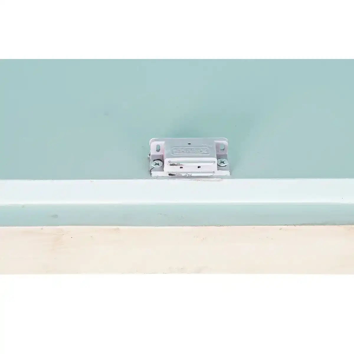 Meuble d appoint dkd home decor bar metal beige bois turquoise 90_3816. DIAYTAR COTE D'IVOIRE - Où Chaque Achat Raconte une Histoire. Parcourez notre boutique en ligne pour trouver des articles qui évoquent le savoir-faire et la tradition du Côte d'Ivoire.