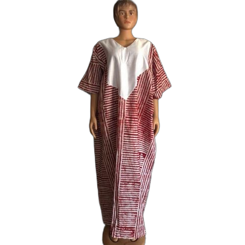 Des pagnes et des perles boubou en batik