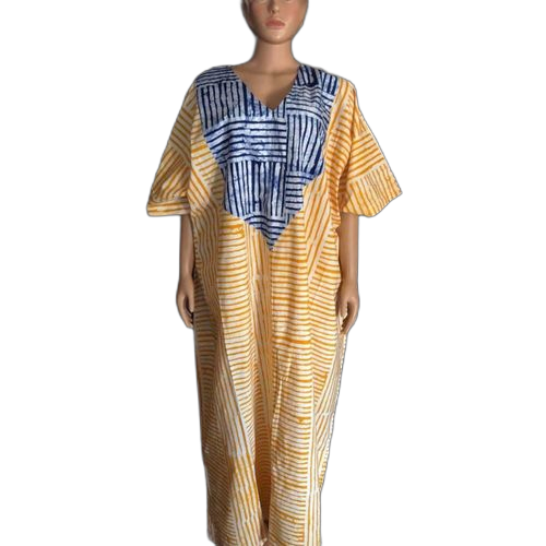 Des pagnes et des perles boubou en batik du togo