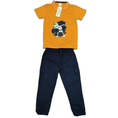 Ensemble pantalon kaki et t shirt