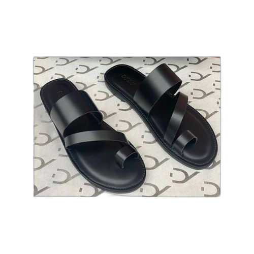 Sandale acomo en noir cuir lisse entre doigts