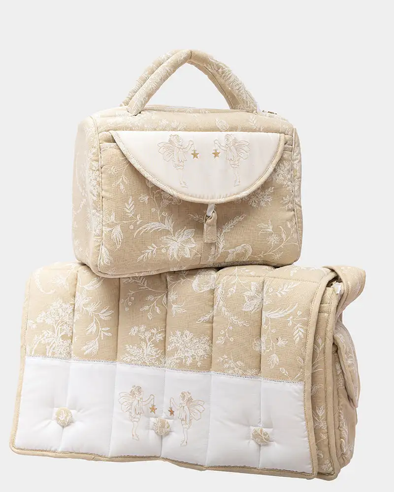 Lot de 2 sacs de maternite avec lange 2en1 anges cocon papillon_5188. Votre Destination de Choix: DIAYTAR COTE D'IVOIRE - Où l'Authenticité Rencontre la Commodité. Faites l'expérience de magasiner en ligne pour des articles qui incarnent la richesse culturelle et la modernité du Côte d'Ivoire.