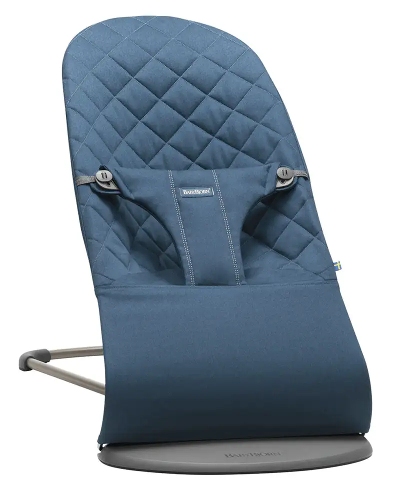 Transat babybjorn bliss coton bleu marine_3516. DIAYTAR COTE D'IVOIRE - L'Art de Vivre avec Authenticité. Explorez notre gamme de produits artisanaux et découvrez des articles qui apportent une touche unique à votre vie.