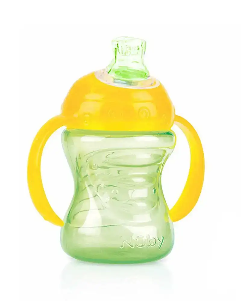 Tasse a bec nuby avec couvercle 240ml 9m vert_9554. Entrez dans le Monde Éclectique de DIAYTAR COTE D'IVOIRE. Explorez nos catégories et dénichez des trésors qui reflètent la richesse et l'authenticité du Côte d'Ivoire.