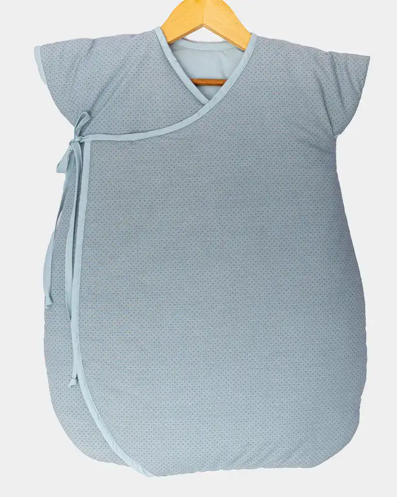 Gigoteuse rembouree avec noeuds cocon papillon bleu_6047. DIAYTAR COTE D'IVOIRE - Votre Plateforme Shopping de Confiance. Naviguez à travers nos rayons et choisissez des produits fiables qui répondent à vos besoins quotidiens.