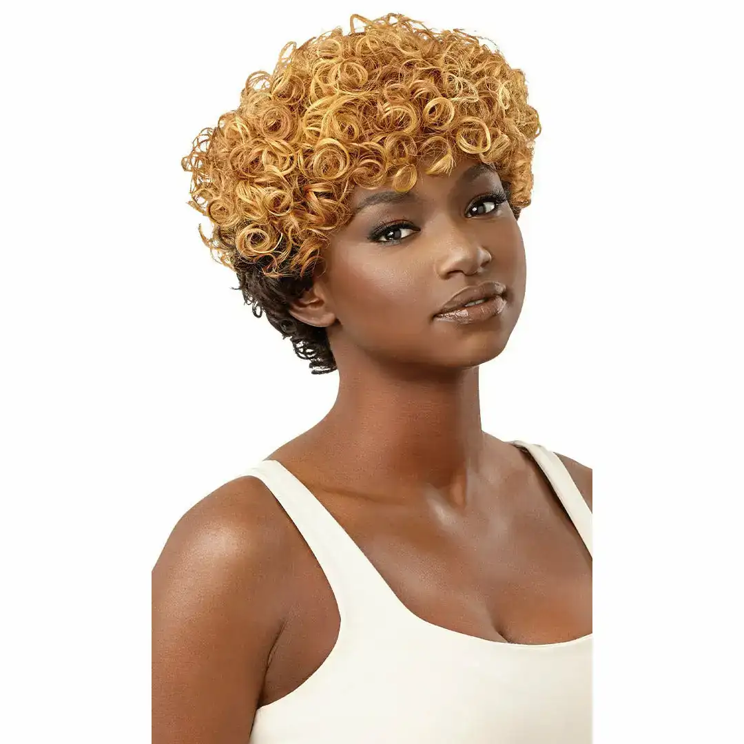 Outre wigpop perruque synthetique chance_5707. DIAYTAR COTE D'IVOIRE - Votre Escale Shopping incontournable. Explorez notre boutique en ligne et dénichez des trésors qui reflètent la richesse culturelle et la modernité du Côte d'Ivoire.
