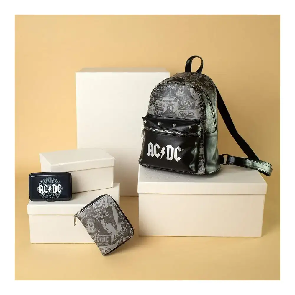 Porte cartes acdc noir_8239. Bienvenue chez DIAYTAR COTE D'IVOIRE - Où Choisir est un Voyage. Plongez dans notre plateforme en ligne pour trouver des produits qui ajoutent de la couleur et de la texture à votre quotidien.