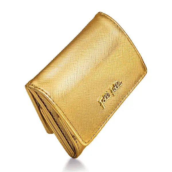 Porte monnaie folli follie cuir dore 7 x 9 cm_9189. DIAYTAR COTE D'IVOIRE - Là où la Qualité se Marque d'une Touche Côte d'Ivoireaise. Naviguez à travers notre boutique en ligne et choisissez des produits qui allient excellence et tradition.