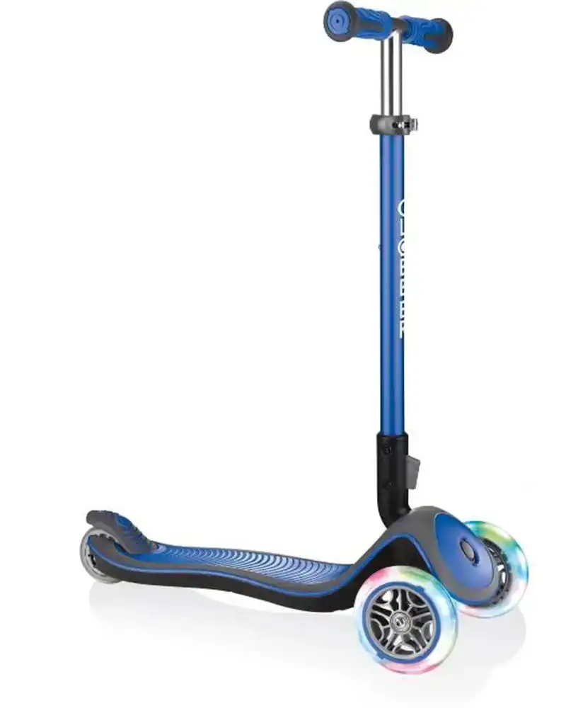 Trottinette globber 3 roues lumineuses elite deluxe flash 3ans bleu_4217. DIAYTAR COTE D'IVOIRE - Un Monde de Possibilités à Portée de Clic. Parcourez notre site web pour découvrir des sélections infinies, de l'épicerie aux bijoux, et vivez une expérience d'achat sans pareil.