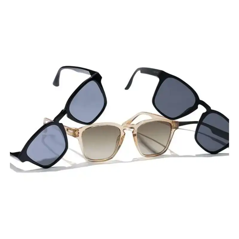 Lunettes de soleil unisexes classy hawkers 110036_2120. DIAYTAR COTE D'IVOIRE - Votre Destination Shopping de Confiance. Naviguez à travers notre boutique en ligne et profitez d'une sélection soigneusement choisie de produits qui répondent à toutes vos exigences.