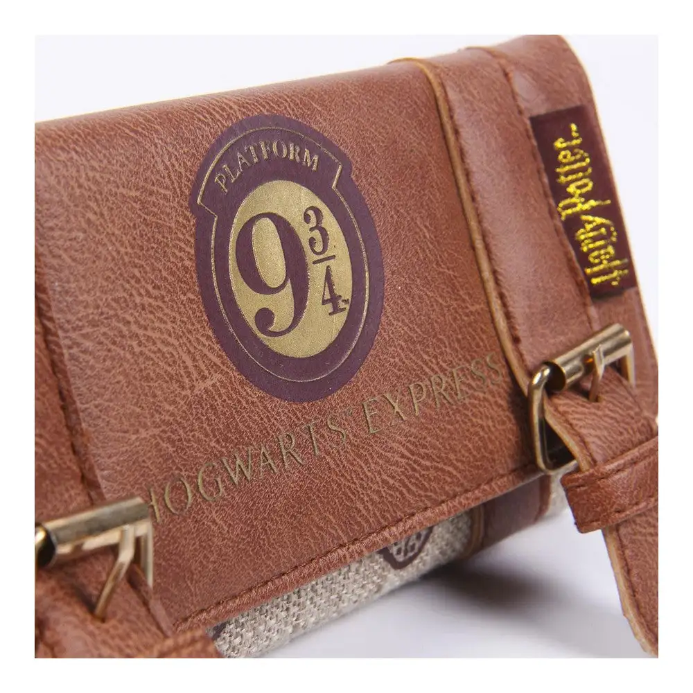 Porte monnaie harry potter marron_7302. DIAYTAR COTE D'IVOIRE - L'Art de Choisir, l'Art de Se Distinquer. Naviguez à travers notre catalogue et choisissez des produits qui ajoutent une note d'élégance à votre style unique.