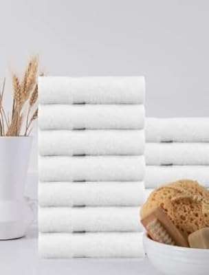 Ensemble de serviettes 100 % coton égyptien 12 pièces paquet 33. DIAYTAR COTE D'IVOIRE  vous offre une expérience d'achat en ligne unique en proposant une multitude de produits discount dans différents domaines. Faites-vous plaisir sans vous ruiner en choisissant parmi notre sélection de produits pour la maison, l'électroménager, l'informatique, la mode et bien plus encore.