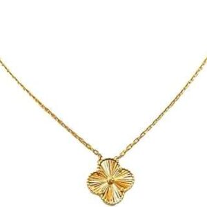 Collier en or véritable 18 carats pour femme or sans pierres. Faites des bonnes affaires en un clic avec DIAYTAR COTE D'IVOIRE  ! Notre boutique en ligne généraliste vous propose une large gamme de produits discount, de l'électroménager à l'informatique en passant par la mode et les gadgets. N'attendez plus pour économiser et équiper votre maison à prix réduits, sans compromis sur la qualité !