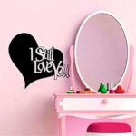 Je t'aime toujours autocollant mural accessoires de décoration de la maison chambre. Économisez tout en vous faisant plaisir grâce à DIAYTAR COTE D'IVOIRE, votre boutique en ligne généraliste. Notre large gamme de produits, allant de la décoration de maison aux gadgets dernier cri, en passant par la mode et l'électroménager, vous permettra de trouver ce que vous désirez à prix réduits.