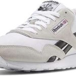 Sneakers classiques en nylon pour hommes. DIAYTAR COTE D'IVOIRE, la référence des bonnes affaires en ligne ! Explorez notre boutique et découvrez une sélection variée de produits, de la maison à l'informatique en passant par la mode et les gadgets. Profitez de nos prix compétitifs et achetez en toute confiance. Faites de DIAYTAR COTE D'IVOIRE  votre allié shopping, vous ne le regretterez pas.