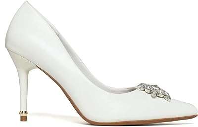 Talons hauts kabel entièrement fermés avec une fleur de pierres brillantes. Trouvez tout ce dont vous avez besoin à des prix incroyables sur DIAYTAR COTE D'IVOIRE ! Que vous cherchiez des meubles abordables pour votre maison, des appareils électroménagers de qualité ou des gadgets technologiques à la pointe, notre boutique en ligne généraliste regorge de bonnes affaires.