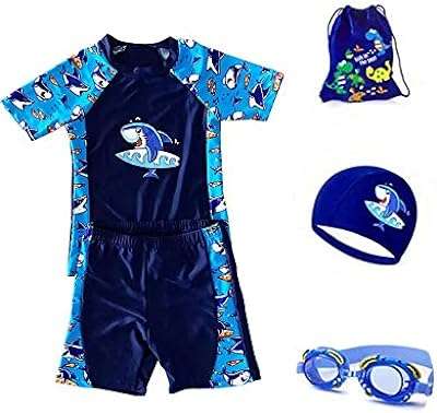 Maillot de bain 2 pièces rash guard pour garçon avec bonnet de bain lunettes et sac. DIAYTAR COTE D'IVOIRE  - votre guichet unique en ligne pour des produits discount irrésistibles. Parcourez notre large éventail de gadgets innovants, d'équipements ménagers pratiques et de vêtements tendance à prix cassés. Ne manquez pas cette opportunité de faire de bonnes affaires et de réaliser des économies considérables.