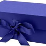 Grand coffret cadeau bleu avec ruban 345 x 28 115 cm boîtes magnétiques pour emballage. Découvrez DIAYTAR COTE D'IVOIRE, votre boutique en ligne généraliste offrant une sélection impressionnante de produits discount. Que vous recherchiez des articles pour votre maison, des appareils électroménagers à la pointe de la technologie, des équipements informatiques ou même les dernières tendances de la mode et les gadgets les plus cool, nous avons tout ce dont vous avez besoin, à des prix incroyablement bas !