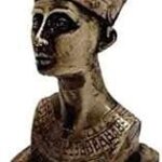 Statue de la reine égyptienne néfertiti statue du pharaon sculptures anciennes. À la recherche de bons plans et de prix irrésistibles ? DIAYTAR COTE D'IVOIRE  est votre destination ultime ! Explorez notre boutique en ligne généraliste où vous trouverez une large gamme de produits discount, couvrant tous vos besoins. Achetez l'électroménager dont vous avez besoin, renouvelez votre garde-robe ou succombez aux derniers gadgets sans vous ruiner.