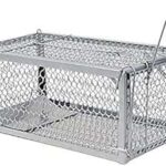 Cabine de ski à porte unique piège cage pour animaux vivants. DIAYTAR COTE D'IVOIRE, la boutique en ligne qui allie qualité et prix réduits. Parcourez notre sélection de produits discount, de la maison à l'électroménager en passant par l'informatique, la mode et les gadgets, et profitez de bonnes affaires sans compromettre votre budget !