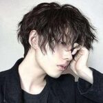 Perruques courtes bouclées d'anime pour hommes cheveux de synthèse de cosplay noirs avec frange. DIAYTAR COTE D'IVOIRE  - Votre adresse en ligne pour des offres discount irrésistibles. Trouvez tout ce dont vous avez besoin, du mobilier aux appareils électroniques en passant par les tendances de la mode, et profitez de nos prix imbattables. Réinventez votre façon de faire des achats et économisez dès maintenant !