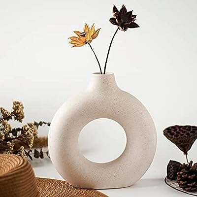 Noliga vase rond en céramique blanche décoration d'intérieur style boho nordique simple boho pour fête. DIAYTAR COTE D'IVOIRE, la boutique en ligne où vous trouverez tout ce dont vous avez besoin à petit prix ! Profitez de notre sélection discount de produits pour la maison, l'électroménager, l'informatique, la mode et les gadgets, sans pour autant compromettre la qualité. Faites de bonnes affaires tout en profitant d'une expérience de shopping pratique et sécurisée.