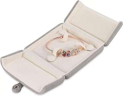 Bracelet en velours collier boîte à bijoux de luxe anniversaire de mariage. Ne payez pas plus cher pour vos achats ! DIAYTAR COTE D'IVOIRE  propose une sélection de produits discount pour tous les budgets, allant de la maison à l'électroménager en passant par l'informatique, la mode et les gadgets. Faites des économies sans compromis sur la qualité !