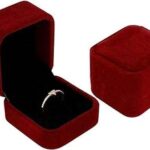 2 pièces boîte à bagues en velours monotrou boîtes bijoux exquises avec couvercle. Faites des économies sans compromis sur la qualité avec DIAYTAR COTE D'IVOIRE  ! Notre boutique en ligne propose une vaste sélection de produits discount, des appareils électroménagers fiables aux articles de mode tendance, en passant par les équipements informatiques. Trouvez tout ce dont vous avez besoin à des prix défiant toute concurrence.
