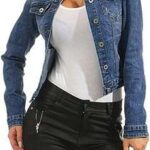 Manteau en jean à la mode pour femmes ❀ de sport. Parcourez notre magasin en ligne DIAYTAR COTE D'IVOIRE  et profitez de nos offres incroyables sur une large gamme de produits. Trouvez tout ce dont vous avez besoin, de l'électroménager à l'informatique, et restez à la mode sans vous ruiner grâce à nos articles à prix réduits.