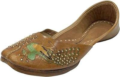 Punjabi jutti ethnique mujri jutti femme motif paon en cuir de créateur. Faites des économies considérables chez DIAYTAR COTE D'IVOIRE, votre destination en ligne pour des produits discount. Notre boutique propose une large sélection d'articles pour la maison, l'électroménager, l'informatique, la mode et bien plus encore, avec des tarifs compétitifs et une satisfaction client garantie.