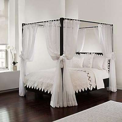 Draps de lit à baldaquin royal home avec attaches et embrasses blanc transparent pour toutes. Trouvez les meilleures affaires en ligne chez DIAYTAR COTE D'IVOIRE  - une boutique généraliste offrant une variété de produits discount allant de l'électroménager aux articles high-tech, sans oublier les vêtements et les accessoires tendances. Découvrez un choix incroyable de produits de qualité à des prix imbattables !