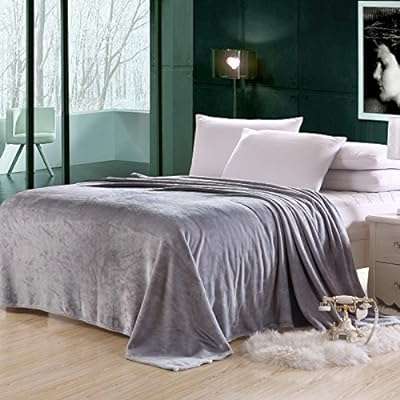 Couverture de lit douce et soyeuse fabienne en microfibre et flanelle pour canapé. Besoin de renouveler votre garde-robe sans vous ruiner ? Faites un tour sur DIAYTAR COTE D'IVOIRE, votre boutique en ligne discount incontournable pour la mode à petits prix ! De la dernière tendance aux vêtements basiques, nous vous proposons un large choix pour tous les styles et toutes les tailles. Ne sacrifiez plus votre budget pour rester à la pointe de la mode !