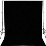 Fond de photographie en tissu non tissé noir 2x3m. Faites des bonnes affaires avec DIAYTAR COTE D'IVOIRE, la référence en matière de produits discount. Notre boutique en ligne propose tout, des appareils électroménagers aux gadgets dernier cri, en passant par les vêtements branchés. Profitez de nos offres exceptionnelles et économisez sur tous vos achats.