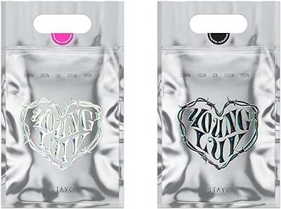 Contenu du 2ème mini album stayung love.com + affiche pliante sur l'emballage. DIAYTAR COTE D'IVOIRE  vous ouvre les portes d'un univers de bonnes affaires. Découvrez notre large gamme de produits discount, allant des indispensables de la maison aux dernières tendances mode, en passant par les gadgets innovants. Profitez d'offres exceptionnelles et de prix imbattables pour des achats malins et éclairés.