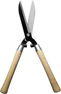 Sécateur professionnel pour taille de haie avec long manche en bois pour façonner le jardin. Faites des économies sans compromis sur la qualité avec DIAYTAR COTE D'IVOIRE  ! Trouvez tout ce dont vous avez besoin, de l'électroménager aux gadgets high-tech en passant par les accessoires de mode, le tout à des prix défiant toute concurrence. Visitez notre boutique en ligne et découvrez un large choix de produits discount pour améliorer votre quotidien.